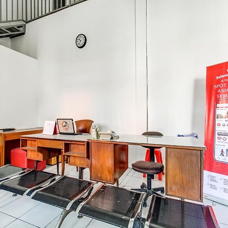 Oyo Life 91374 Asia Stay Semarang Syariah Exterior foto